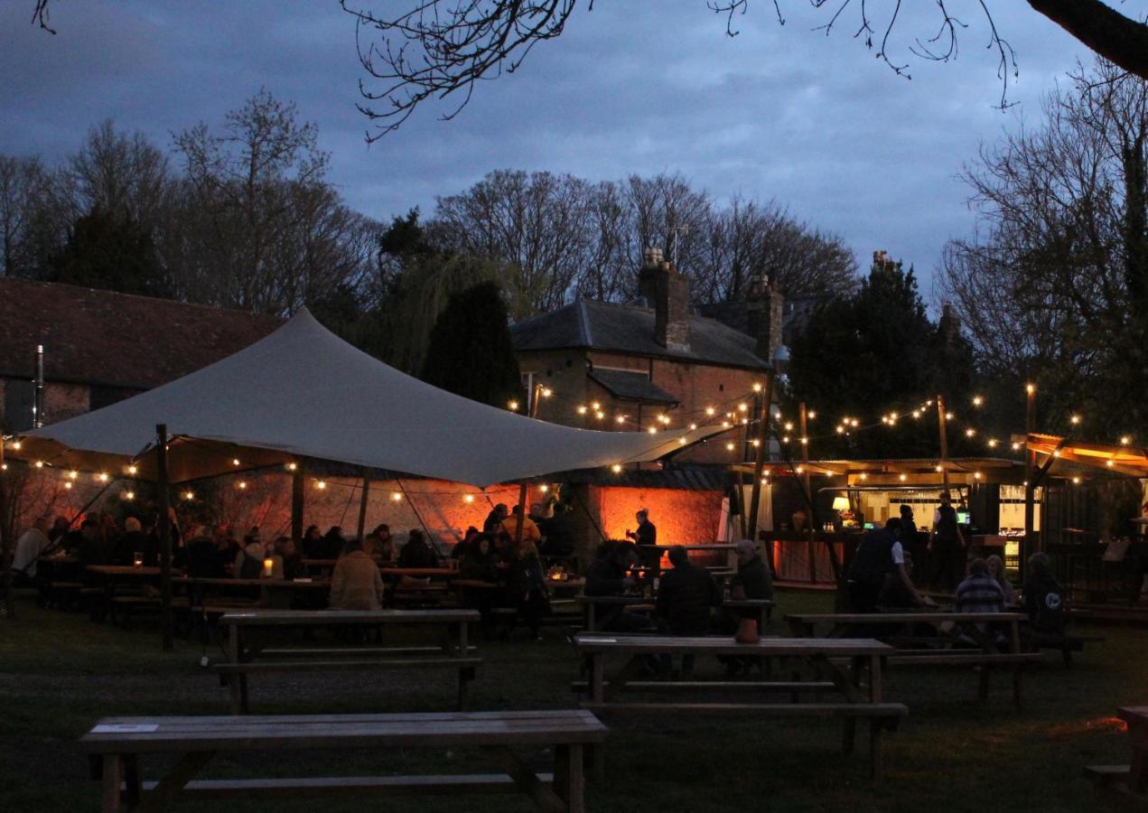 Inn The Pembroke Arms Wilton (Wiltshire)